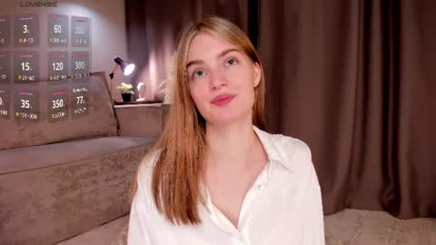 Snapshot of sarakinsly chatting on 19, 6, 2026 Rosie online show from 19, 6, 2026