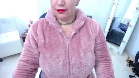 Saraloves online show from 13, 9, 2025