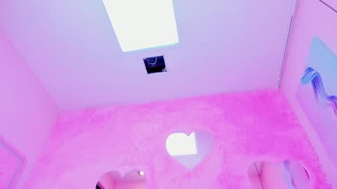 Snapshot of saramagiic chatting on 4, 1, 2025 online show from 4, 1, 2025