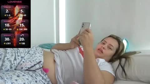 Snapshot of saramartinez100 chatting on 18, 2, 2025 sara martinez online show from 18, 2, 2025