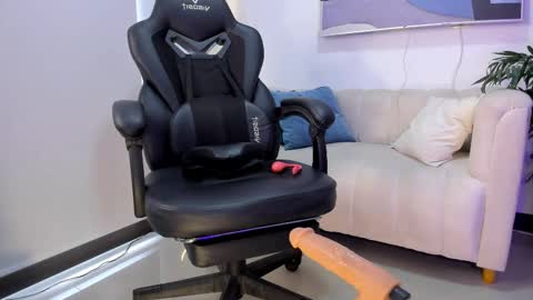Snapshot of saraparkerx chatting on 6, 3, 2025 I am Sara online show from 6, 3, 2025