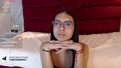 Snapshot of sarasaenz_99 chatting on 10, 1, 2025 Sara online show from 10, 1, 2025