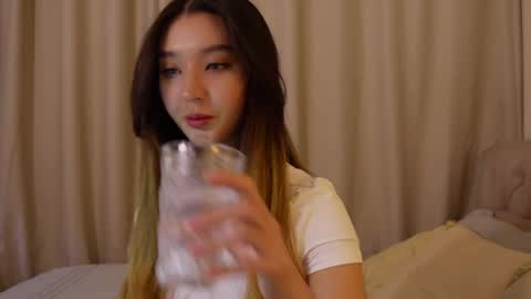 Snapshot of sarasuo chatting on 6, 12, 2024 Shara online show from 6, 12, 2024