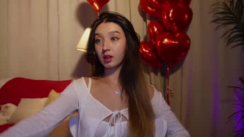 Snapshot of sarasuo chatting on 17, 2, 2025 Shara online show from 17, 2, 2025