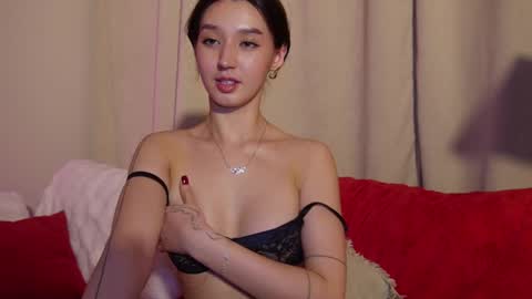 Snapshot of sarasuo chatting on 23, 2, 2025 Shara online show from 23, 2, 2025
