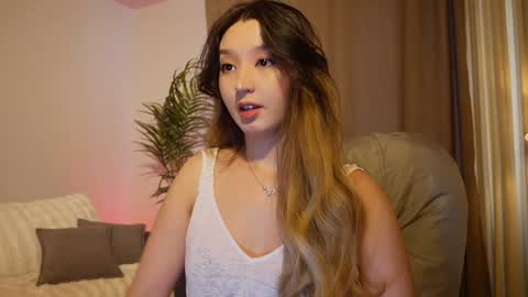 Snapshot of sarasuo chatting on 12, 9, 2025 Shara online show from 12, 9, 2025