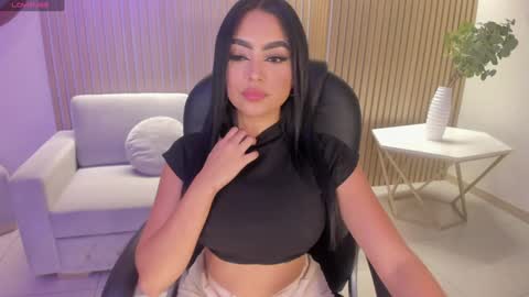 Sara Winstone online show from 16, 1, 2025