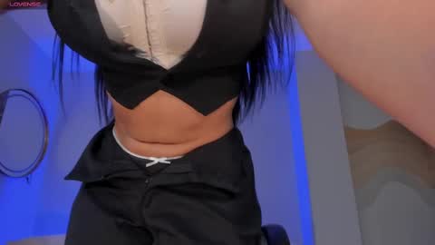 Sara Winstone online show from 16, 2, 2025