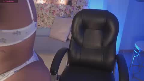 Sara Winstone online show from 14, 3, 2026