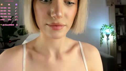 Snapshot of sarilit chatting on 19, 1, 2026 Your Selena 3 online show from 19, 1, 2026