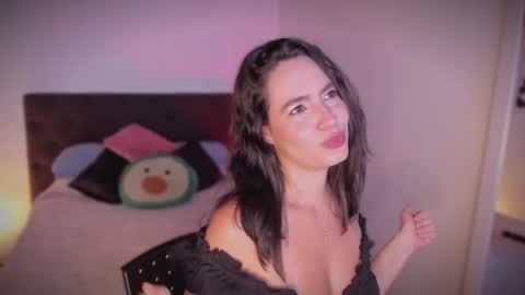 Snapshot of sarrah_3 chatting on 22, 12, 2025 Sara online show from 22, 12, 2025