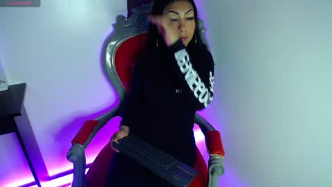 Snapshot of sasha_brattz chatting on 14, 12, 2024 Sasha Brattz online show from 14, 12, 2024