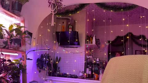 Alexandra Sasha in short online show from 4, 1, 2025