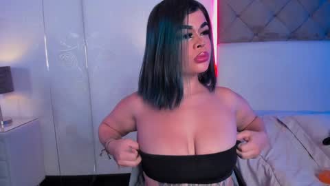 Snapshot of sashajune chatting on 5, 2, 2025 selene online show from 5, 2, 2025