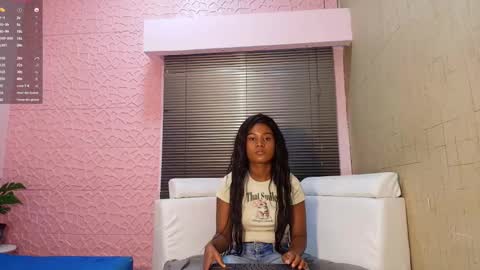 SashhaLux22 online show from 5, 3, 2025