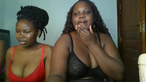 sassie_bee online show from 11, 10, 2025