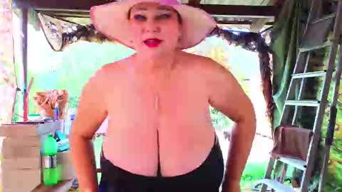 Snapshot of sassy_seasons chatting on 10, 9, 2025 sassy_seasons online show from 10, 9, 2025