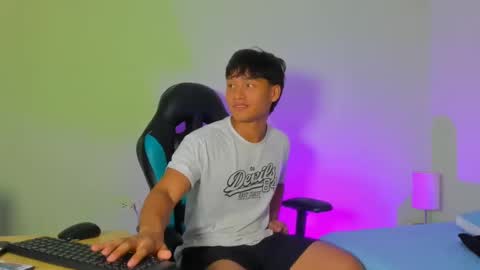 Snapshot of sasuke_uchiha12 chatting on 12, 2, 2025 Evans Williams online show from 12, 2, 2025