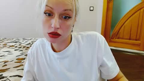 Snapshot of satinqueen90 chatting on 10, 9, 2025 Satinqueen90 online show from 10, 9, 2025