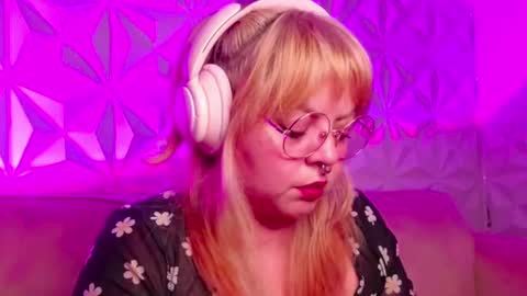 Gina George online show from 4, 10, 2025