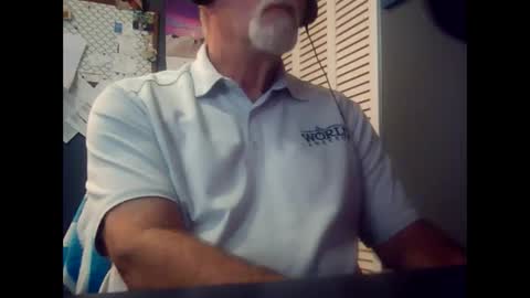 Snapshot of satyr64 chatting on 17, 12, 2025 satyr64 online show from 17, 12, 2025