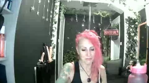 Snapshot of saucysky chatting on 22, 4, 2026 SaucySky online show from 22, 4, 2026