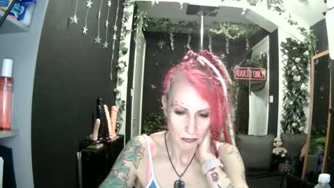 Snapshot of saucysky chatting on 4, 5, 2026 SaucySky online show from 4, 5, 2026