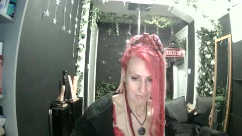 Snapshot of saucysky chatting on 11, 5, 2026 SaucySky online show from 11, 5, 2026