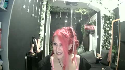 Snapshot of saucysky chatting on 18, 5, 2026 SaucySky online show from 18, 5, 2026