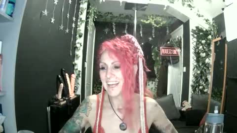 Snapshot of saucysky chatting on 22, 5, 2026 SaucySky online show from 22, 5, 2026