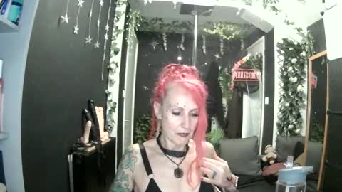 Snapshot of saucysky chatting on 27, 5, 2026 SaucySky online show from 27, 5, 2026