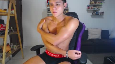 Snapshot of saulomiralles chatting on 4, 8, 2026 Saulo online show from 4, 8, 2026