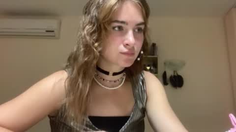 Snapshot of saundrayeeloy chatting on 13, 9, 2025 Martha online show from 13, 9, 2025