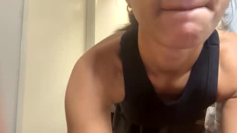 Snapshot of savannahtakethisbanana chatting on 5, 11, 2025 savannahtakethisbanana online show from 5, 11, 2025