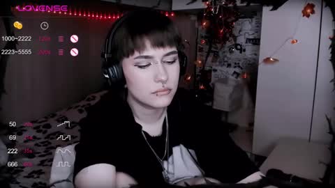 Snapshot of say_mary chatting on 18, 2, 2025 pronoun she. name Mary. age 21. online show from 18, 2, 2025