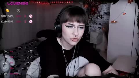 Snapshot of say_mary chatting on 18, 2, 2025 pronoun she. name Mary. age 21. online show from 18, 2, 2025