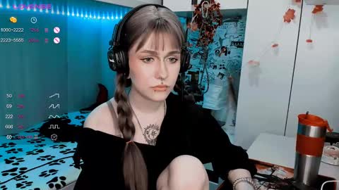 Snapshot of say_mary chatting on 24, 2, 2025 pronoun she. name Mary. age 21. online show from 24, 2, 2025