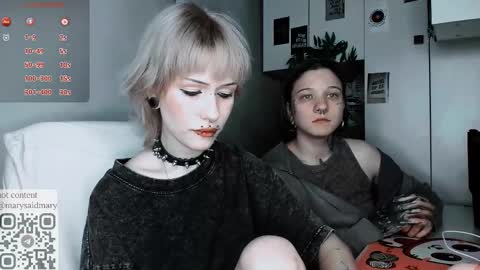 Snapshot of say_mary chatting on 19, 9, 2025 pronoun she. name Mary. age 21. online show from 19, 9, 2025