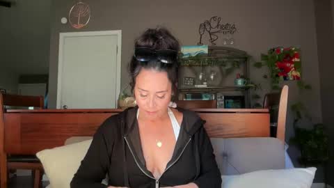 Good Girls Say Please...and Thank You online show from 2, 6, 2026