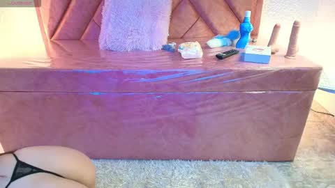 Scarlet  online show from 16, 9, 2025