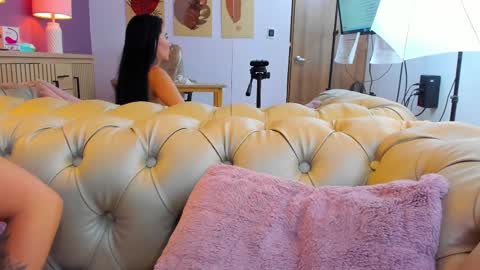 Scarlet Edwars online show from 15, 1, 2025