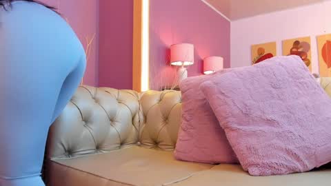 Scarlet Edwars online show from 22, 1, 2025