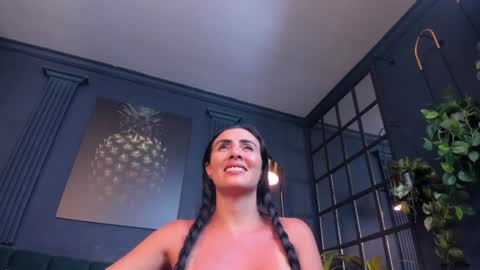 Scarlet Edwars online show from 25, 1, 2025