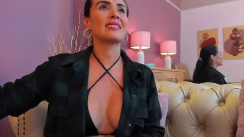 Scarlet Edwars online show from 7, 2, 2025