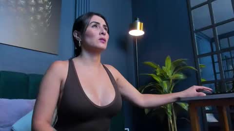 Scarlet Edwars online show from 15, 10, 2025