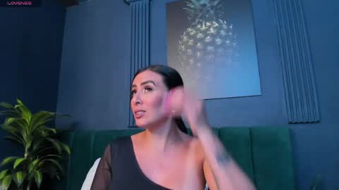 Scarlet Edwars online show from 17, 4, 2026