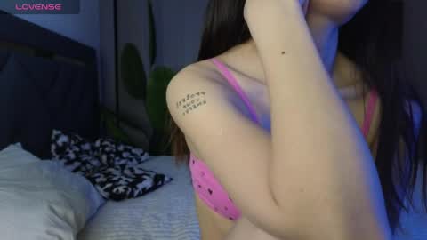 scarlet_ice online show from 6, 4, 2026