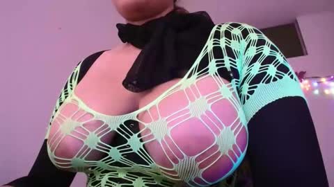 Snapshot of scarlet_whisper chatting on 30, 4, 2026 scarlet whisper online show from 30, 4, 2026