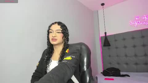 Snapshot of scarletcherry18 chatting on 1, 7, 2026 scarlet online show from 1, 7, 2026