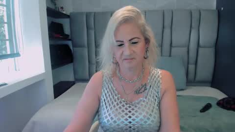 Snapshot of scarlethoot_ chatting on 7, 2, 2026 S C A R L E T online show from 7, 2, 2026